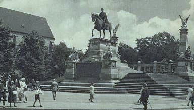 https://www.dziennikarze-wedrowni.org/archiwum/wedrowka/2004/lipiec/pomnik-wilhelma.jpg